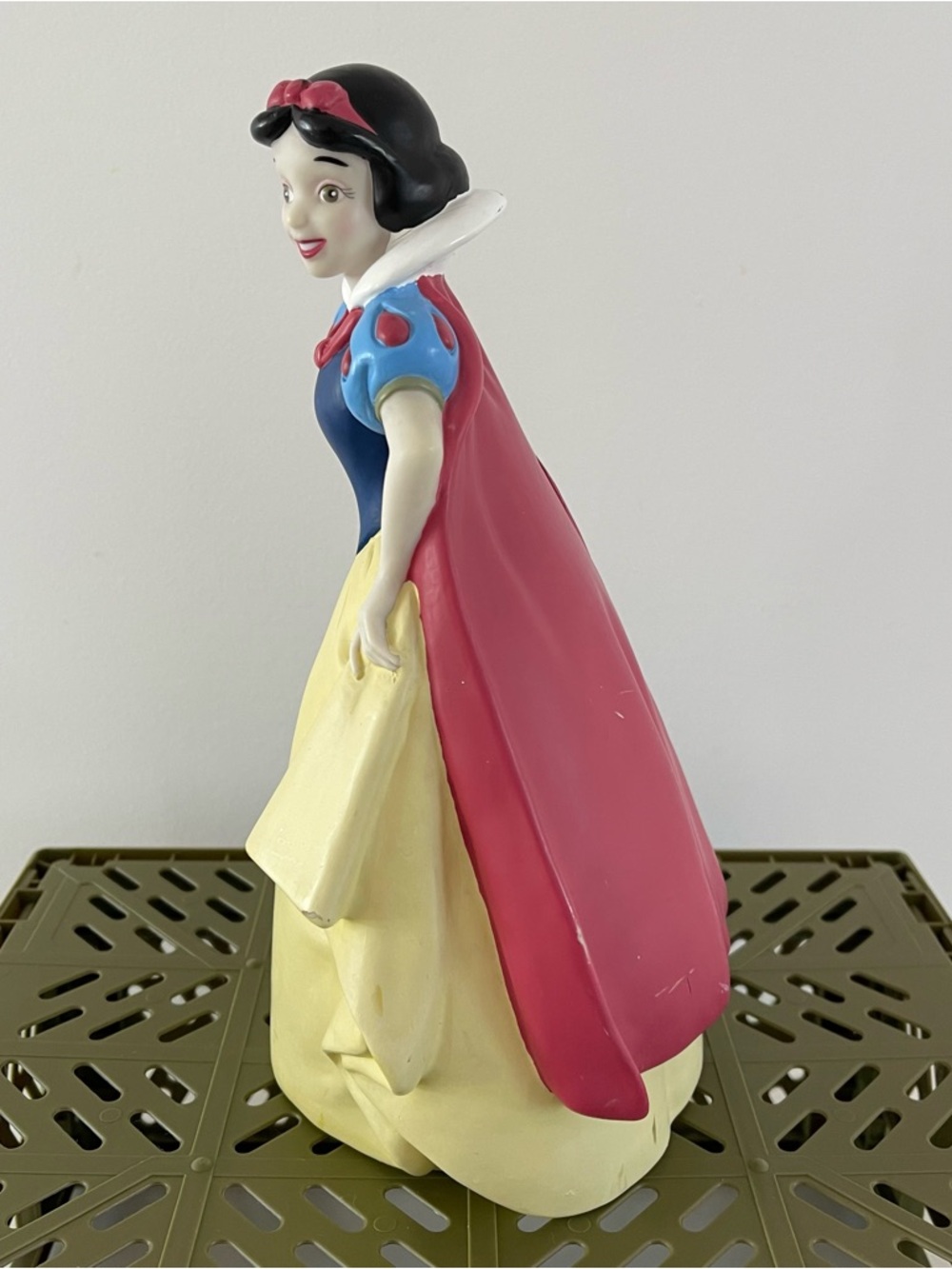 Vintage Disney Snow White Vinyl Coin Bank Figure 9” Princess Toy - Picture 4 of 7